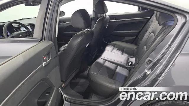 Hyundai AVANTE 2020 — фото 17