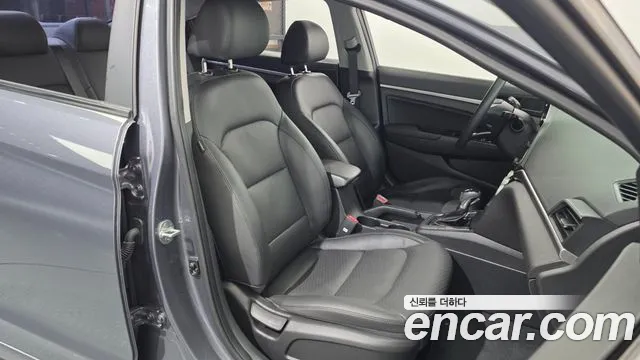 Hyundai AVANTE 2020 — фото 18