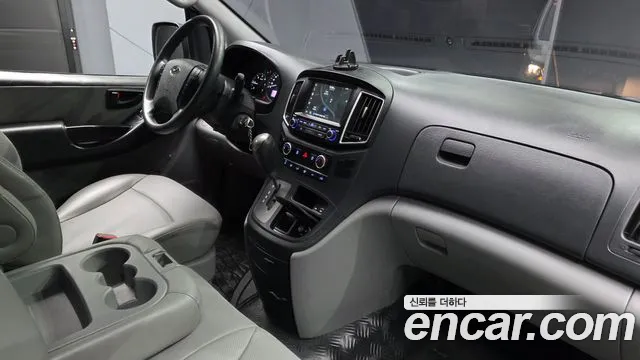 Hyundai Starex 2019 — фото 10