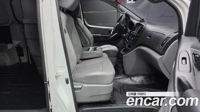 Hyundai Starex 2019 — фото 17