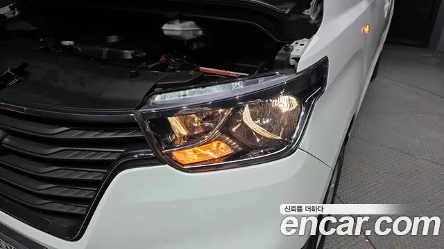 Hyundai Starex 2019 — фото 8