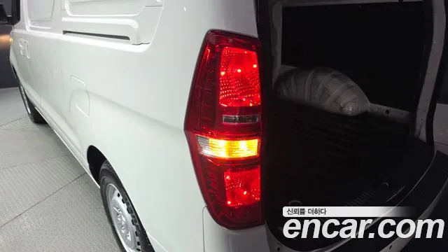Hyundai Starex 2019 — фото 9