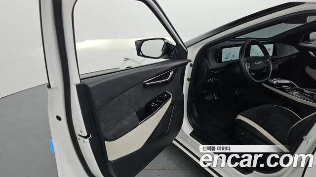 Kia EV6 2022 — фото 14