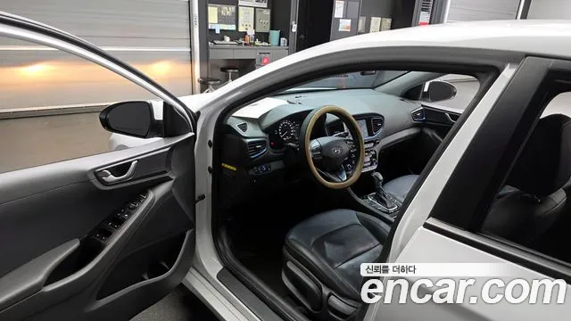 Hyundai Ioniq 2016 — фото 10