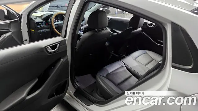 Hyundai Ioniq 2016 — фото 11