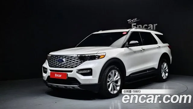 Ford Explorer 2022 — фото 1