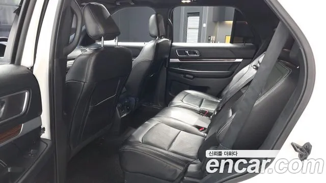 Ford Explorer 2019 — фото 16