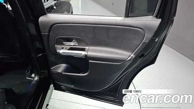 Mercedes-Benz GLB-Class 2021 — фото 15