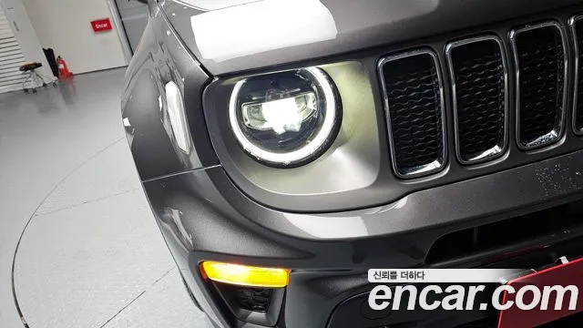 Jeep Renegade 2020 — фото 8