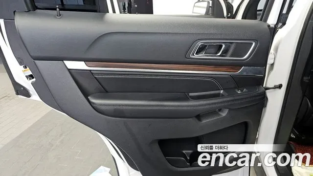 Ford Explorer 2017 — фото 15