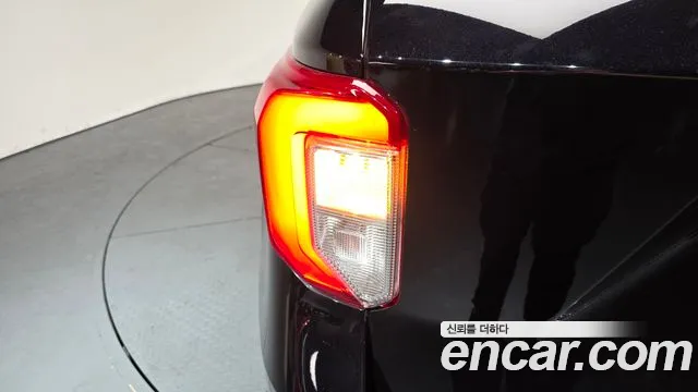 Ford Explorer 2022 — фото 9