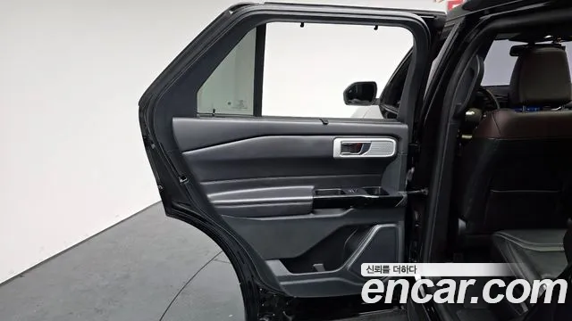 Ford Explorer 2022 — фото 15