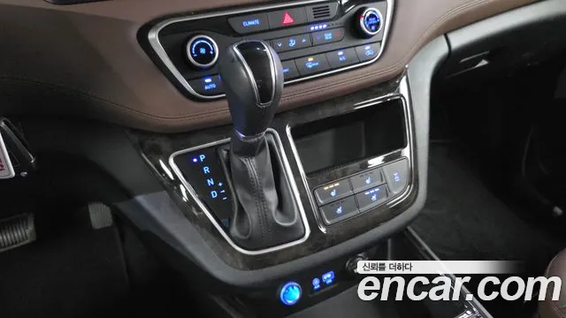 Hyundai Starex 2021 — фото 9