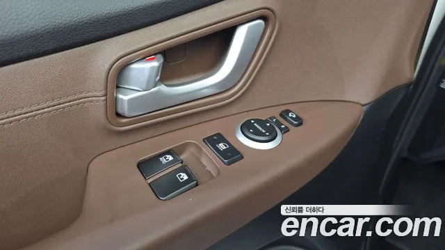 Hyundai Starex 2021 — фото 12