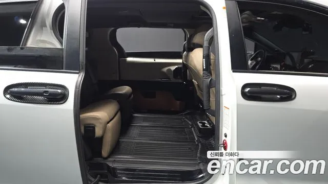 Toyota Sienna 2022 — фото 12