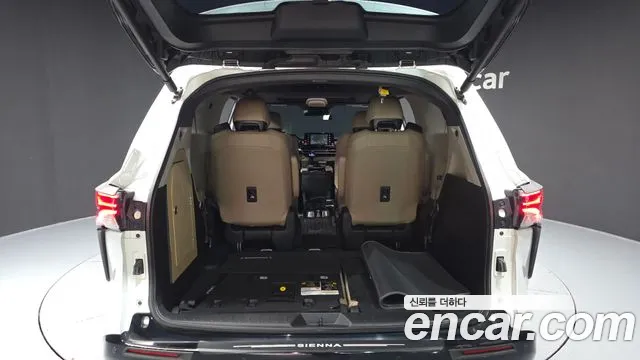 Toyota Sienna 2022 — фото 20