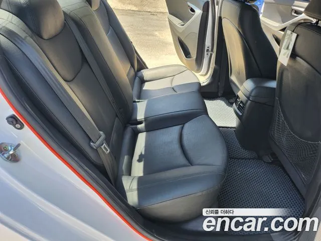 Hyundai AVANTE 2014 — фото 11