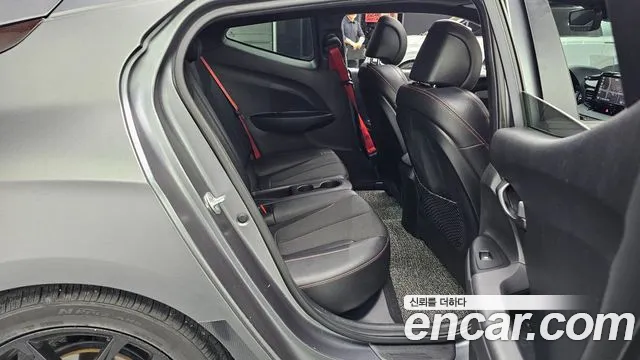 Hyundai Veloster 2018 — фото 12