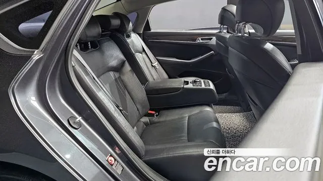Genesis G80 2017 — фото 11