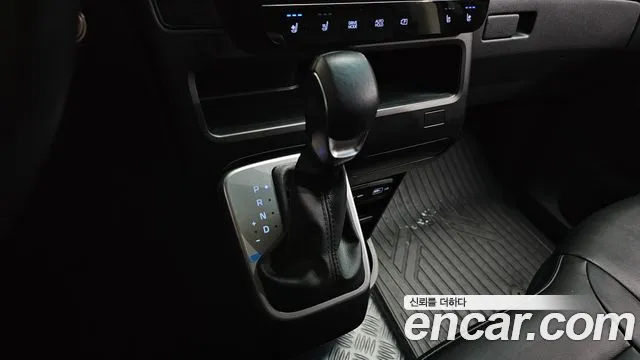 Hyundai Staria 2023 — фото 12