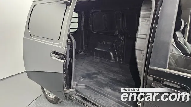 Hyundai Staria 2023 — фото 18