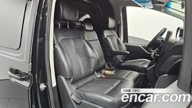 Hyundai Staria 2023 — фото 16