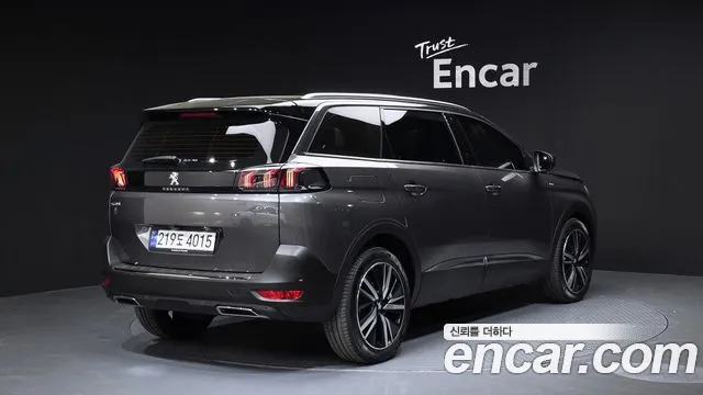 Peugeot 5008 2023 — фото 2