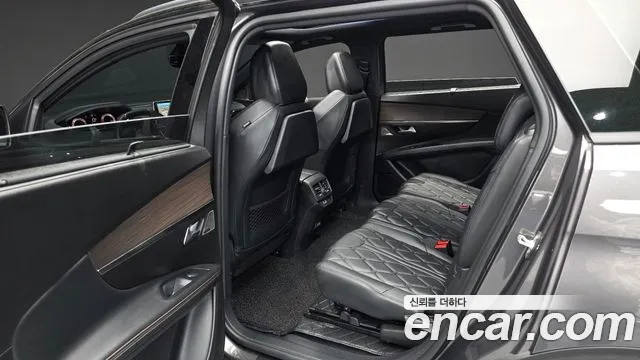 Peugeot 5008 2023 — фото 18
