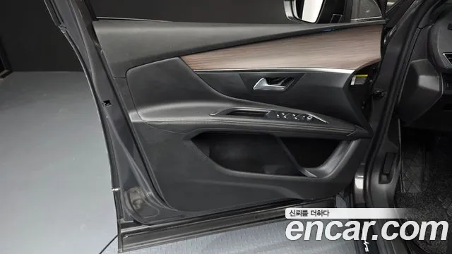 Peugeot 5008 2023 — фото 14