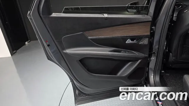 Peugeot 5008 2023 — фото 15