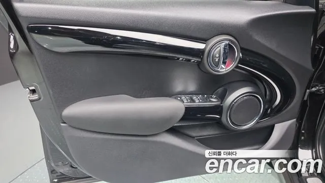 Mini Cooper 2020 — фото 14