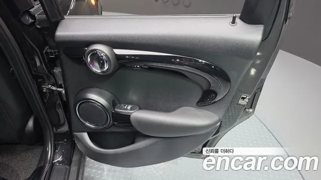 Mini Cooper 2020 — фото 15