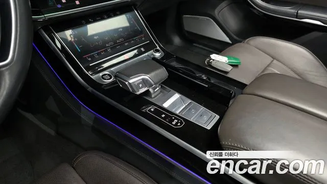 Audi A8 2021 — фото 11
