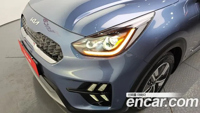 Kia Niro 2022 — фото 8
