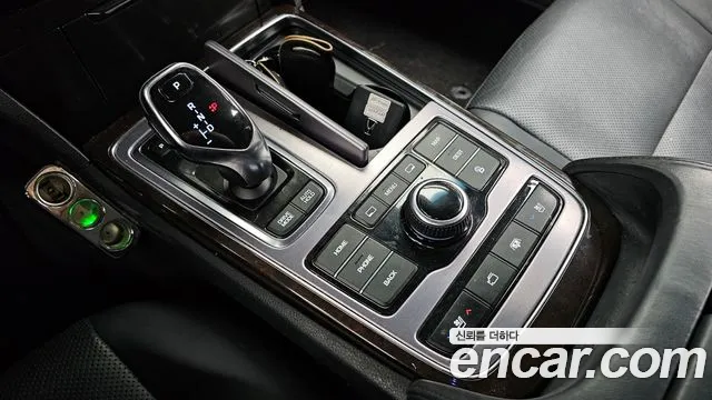 Hyundai Equus 2015 — фото 9