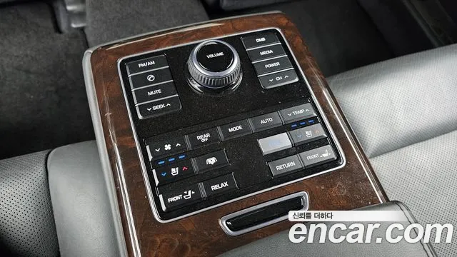 Hyundai Equus 2015 — фото 19