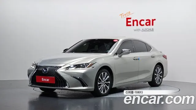 Lexus ES 2019 — фото 1