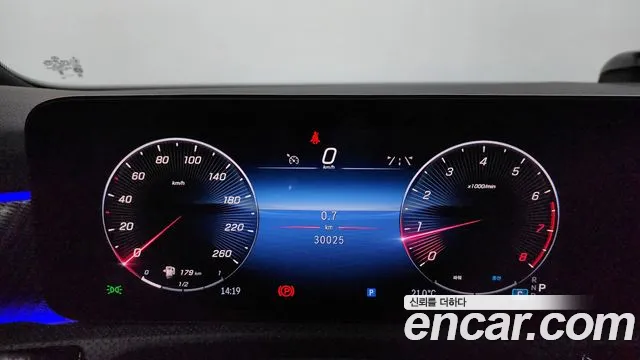 Mercedes-Benz A-Class 2025 — фото 10