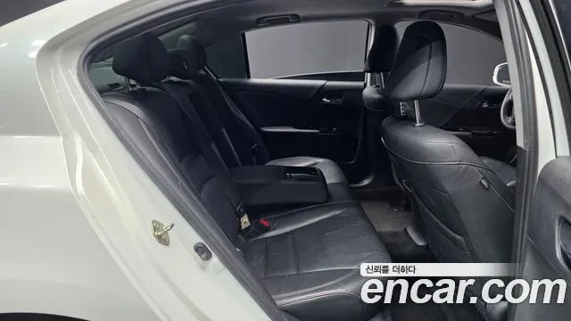 Honda Accord 2017 — фото 16