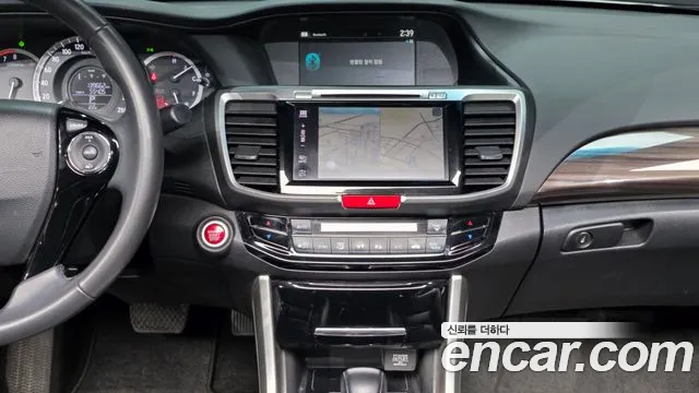 Honda Accord 2017 — фото 18