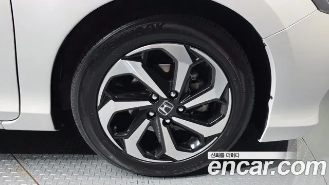 Honda Accord 2017 — фото 7
