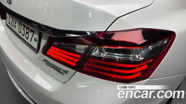 Honda Accord 2017 — фото 8