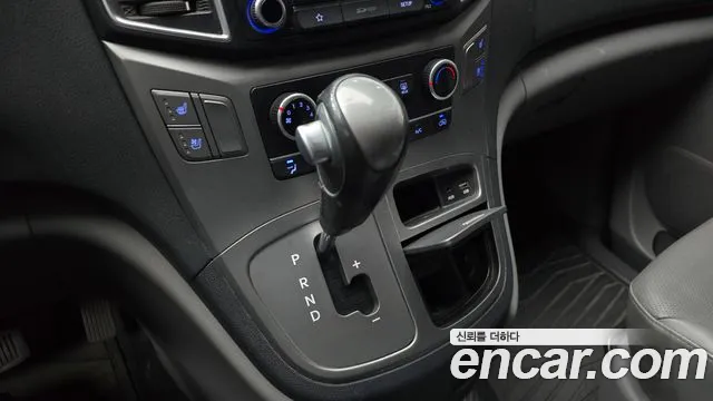 Hyundai Starex 2019 — фото 9