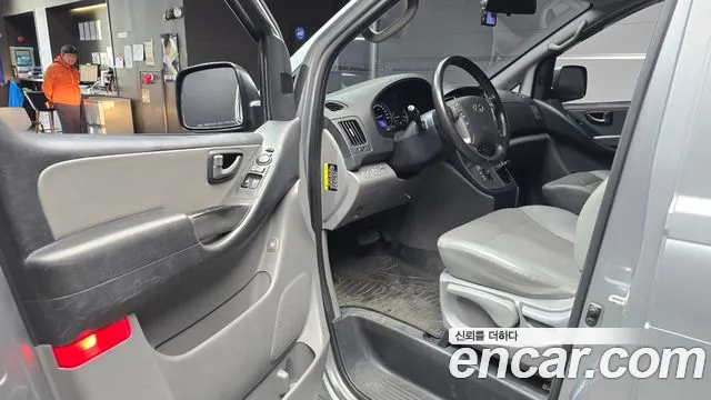 Hyundai Starex 2019 — фото 10