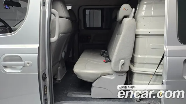 Hyundai Starex 2019 — фото 12