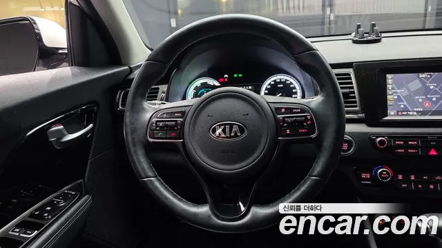 Kia Niro 2019 — фото 19