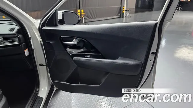 Kia Niro 2019 — фото 14
