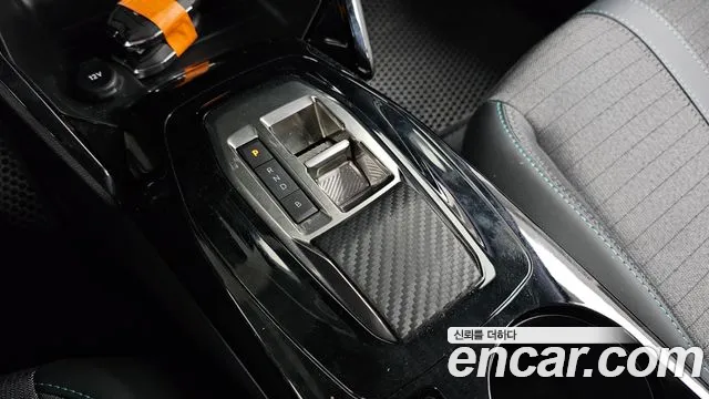 Peugeot 208 2022 — фото 12