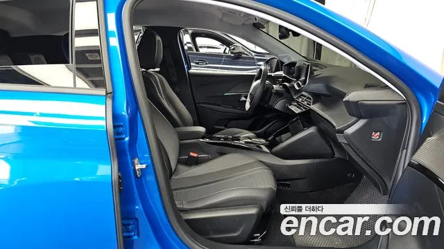 Peugeot 208 2022 — фото 17