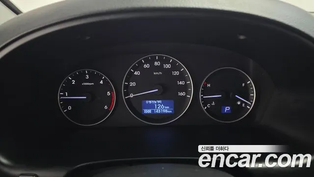 Hyundai Starex 2017 — фото 11